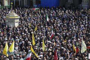 تشییع 13 شهید حملات اخیر دشمن در قم