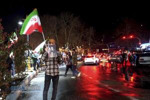 حضور انقلابی مردم در میدان تجریش تهران
