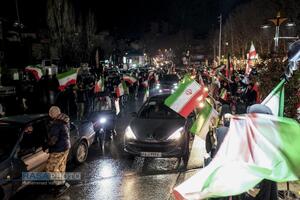 حضور انقلابی مردم در میدان تجریش تهران