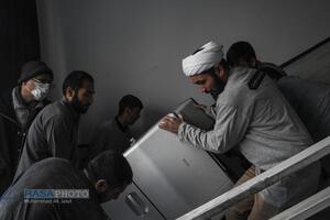 امداد رسانی طلاب حوزه علمیه تهران در اماکن آسیب دیده