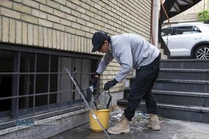 فعالیت جهادی طلاب در منازل آسیب‌دیده تهران در سومین جنگ تحمیلی