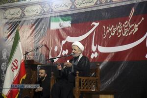 اجتماع هیئات مذهبی قم با شعار «مسلم دیگر تنها نخواهد ماند» در حرم مطهر
