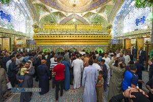 گل‌آرایی ضریح مطهر علوی در آستانه عید سعید غدیر