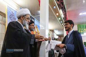 جشن عمامه‌گذاری طلاب در روز عید غدیر