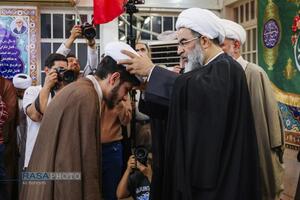 جشن عمامه‌گذاری طلاب در روز عید غدیر