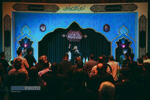 تجدید عهد عزاداران با صاحب عزا در شب نخست محرم