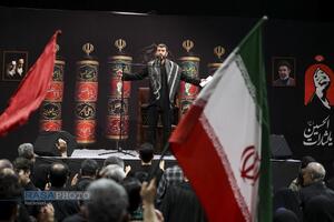 اولین شب مراسم عزاداری ماه محرم در جوار محل عروج ملکوتی امام شهید انقلاب