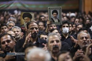 مراسم عزاداری شب تاسوعا در جوار محل شهادت رهبر شهید انقلاب اسلامی