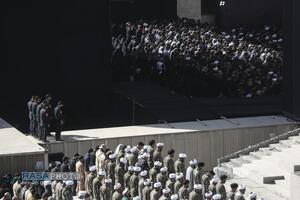 اقامه نماز بر پیکر رهبر شهید انقلاب