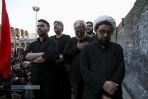 اقامه نماز بر پیکر رهبر شهید انقلاب