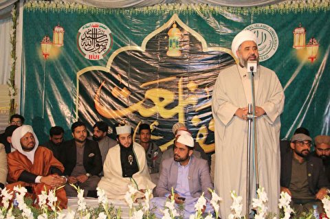 مسلمانوں میں تفرقہ پیدا کرنا مغرب کا ایجنڈا ہے / مسلمانوں کو لڑا کر اسلحہ فروخت کرنا دشمن کی سازش کا حصہ ہے