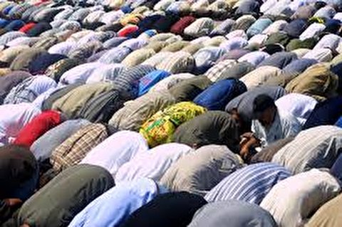 صدقہ انسان کو بلاؤں سے محفوظ رکھتا ہے