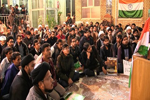 آئین ہند کی حفاظت، NRC اور CAA کے مخالفت میں حوزہ علمیہ قم کے ہندوستانی علماء و طلاب کا پر زور احتجاج + تصویر