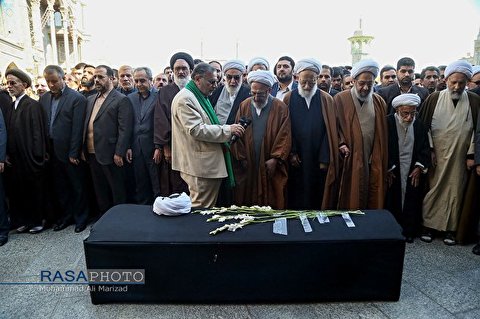 آیت الله مؤمن کا جسم تشییع کے بعد حرم مطهر حضرت معصومہ قم میں سپرد خاک کیا گیا