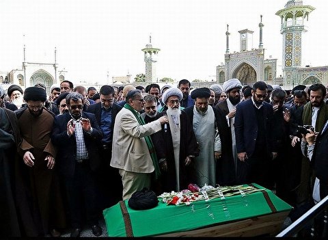 حجت الاسلام والمسلمین صالحی خوانساری کی حرم مطهر حضرت معصوم قم میں تدفین