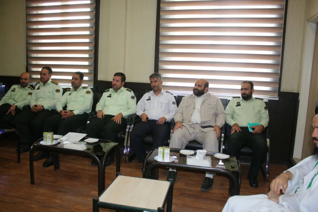 آیت الله محقق کابلی کے دفتر کے ذمہ داروں کی قم پولیس کے کمانڈر سے ملاقات