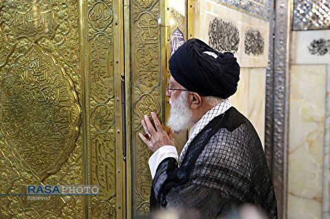 رهبر معظم انقلاب کی موجودگی میں ضریح امام رضا(ع) کی غبار روی