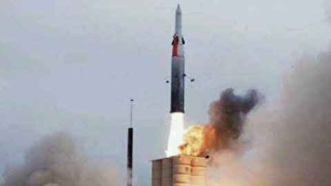 یمنی فوج نے سعودی چھاؤنیوں پر بیلیسٹک میزائل سے حملہ کیا