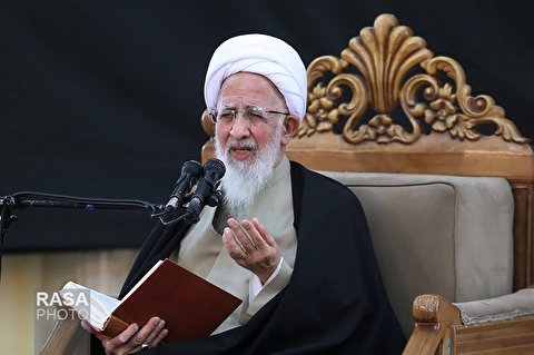 آیت الله جوادی آملی نے کرونا وائرس سے مقابلہ میں ڈاکٹروں کی خدمات کی قدردانی کی