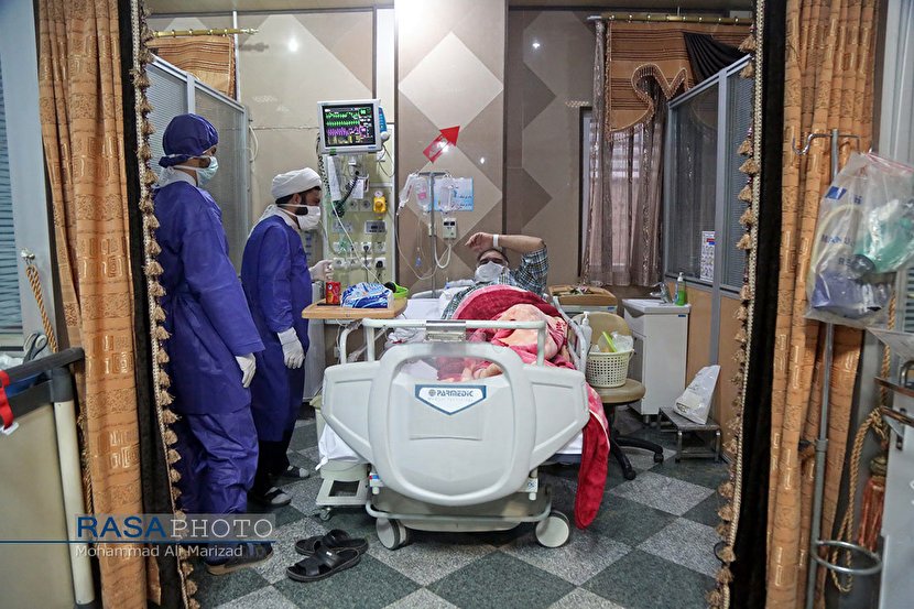 شب ولادت امیر المومنین علی علیہ السلام میں طلاب کے وفد کی کرونا مریضوں کے یونٹ میں حاضری