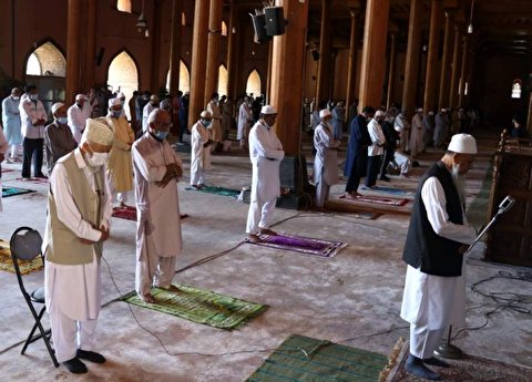 وادی کشمیر میں پانچ ماہ بعد نماز جمعہ کی ادا کی گئی