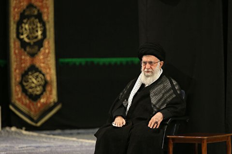 رہبر معظم کی موجودگی میں حسینیہ امام خمینی (رہ) میں مجلس شام غریباں منعقد